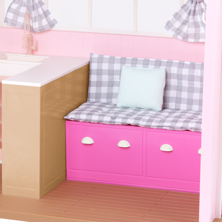 Country Home - Country House Playset for 46cm Dolls - Playset with Realistic Sounds -Dollhouse Playset - Playset with Kitchen Accessories & Table - Our Generation UK