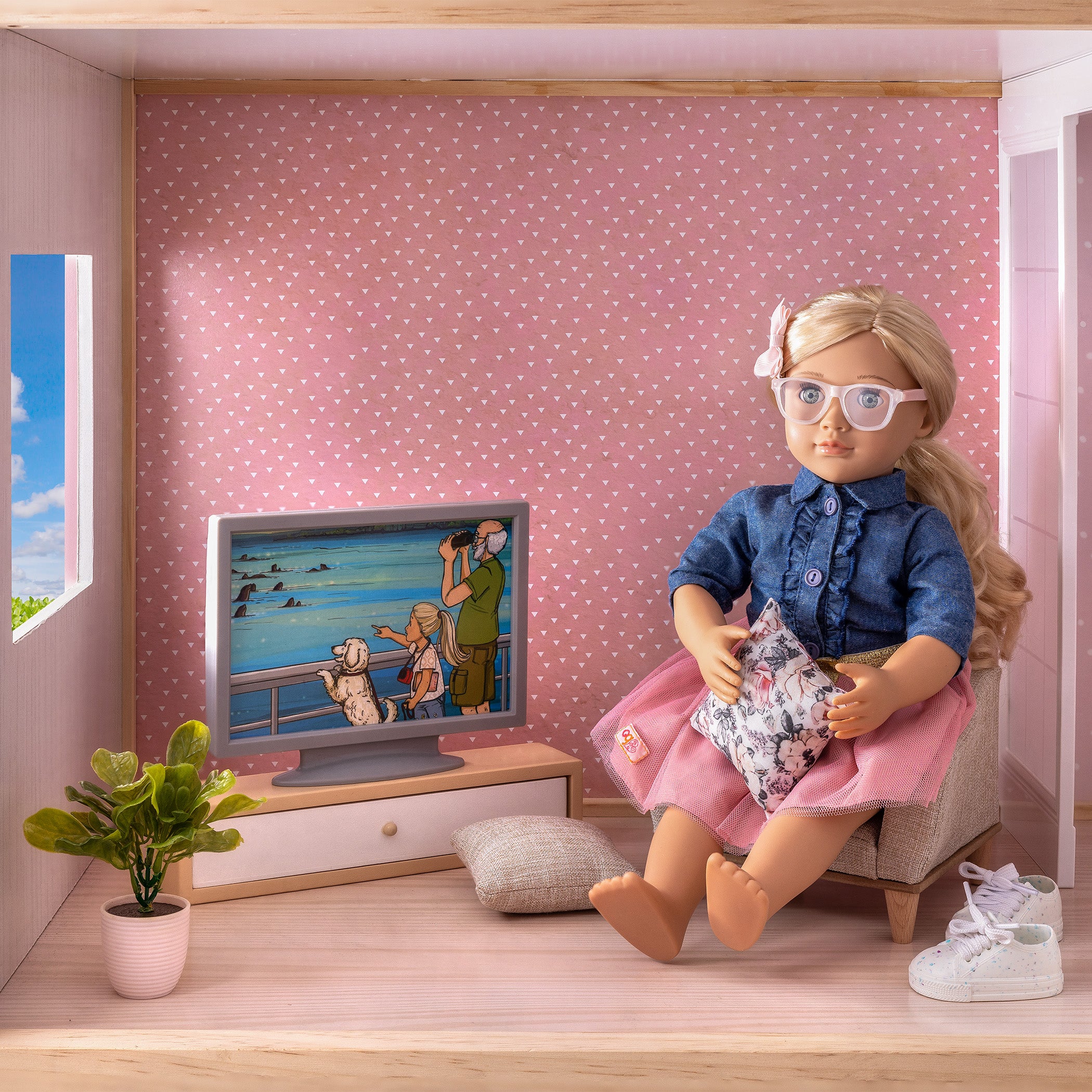 Emily - 46cm Party Planner Doll with Accessories - OG Doll with Green Eyes & Blonde Hair - Birthday Gifts for Ages 3 to 12 Years - Our Generation