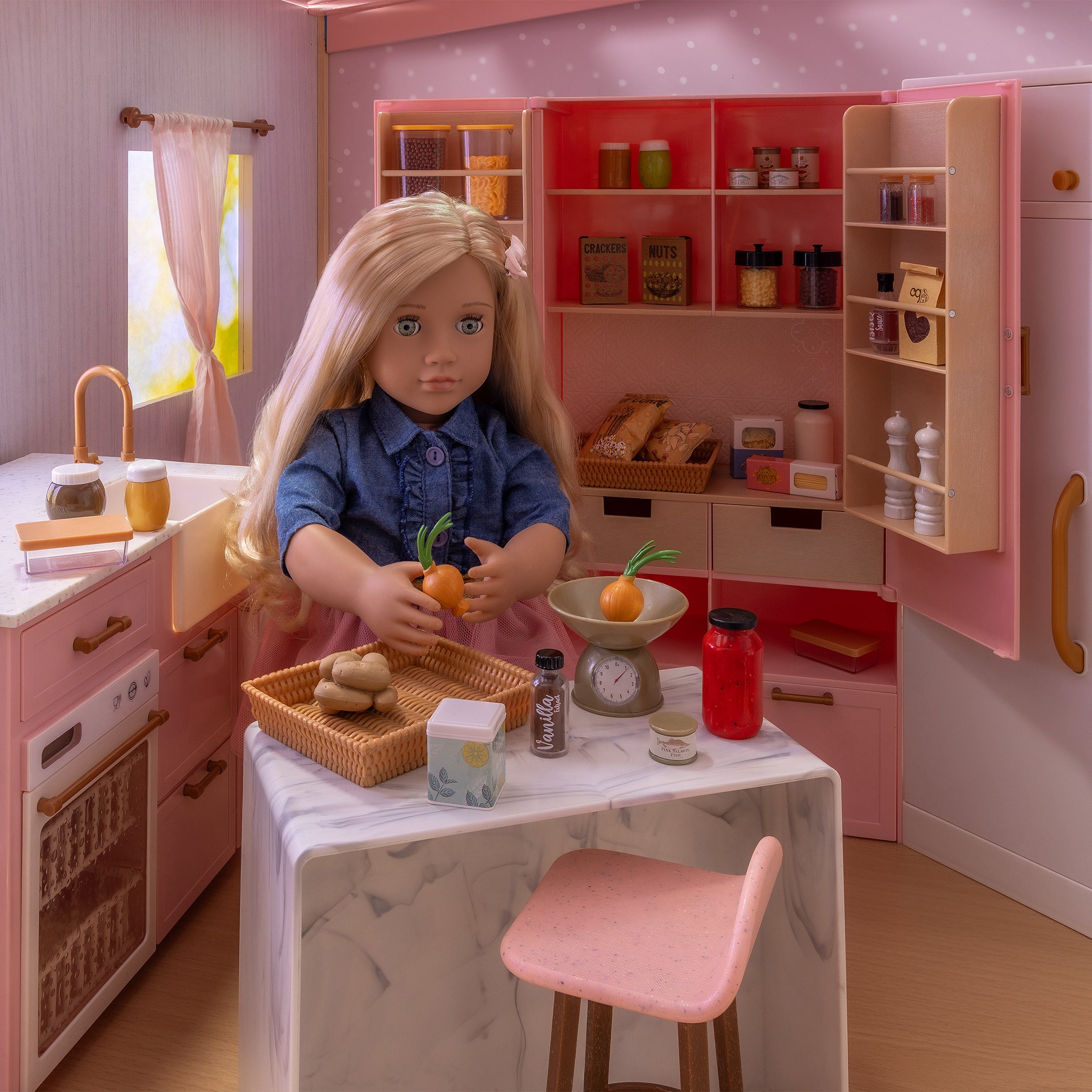 Emily - 46cm Party Planner Doll with Accessories - OG Doll with Green Eyes & Blonde Hair - Birthday Gifts for Ages 3 to 12 Years - Our Generation