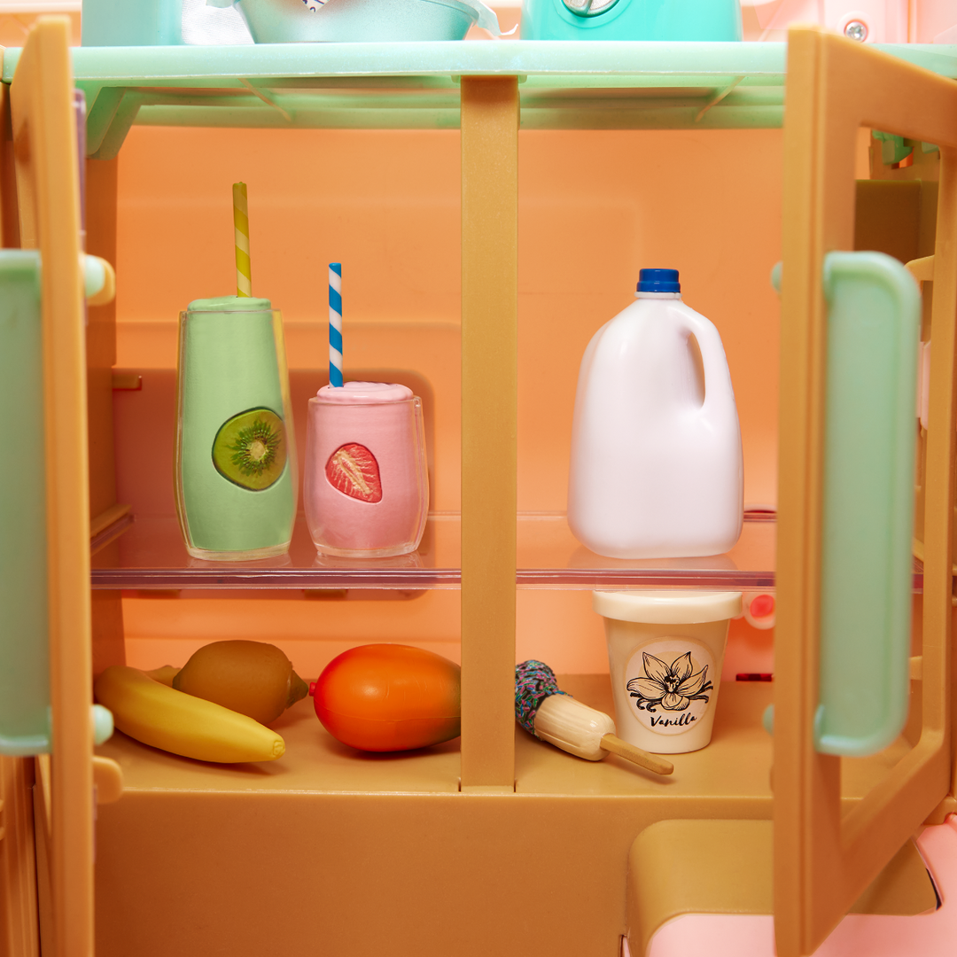 On the Move Food Truck - Vehicle for 46cm Dolls - Food Accessories - Accessories for OG Dolls - Food Truck with Realistic Features - Our Generation UK