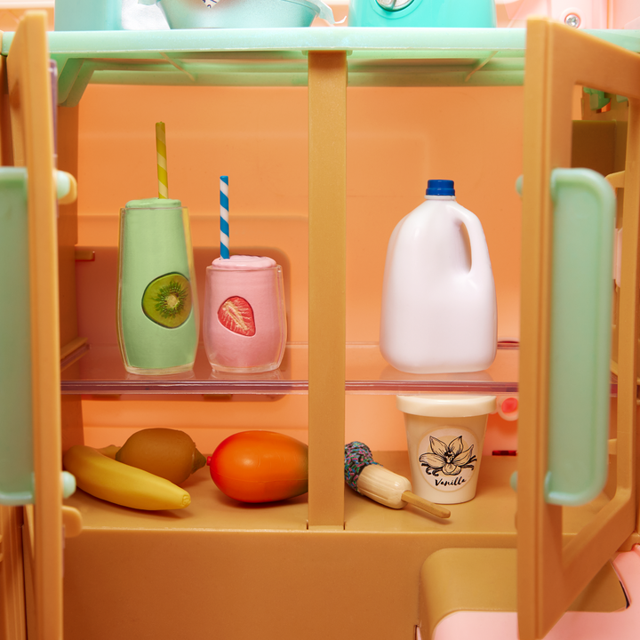 On the Move Food Truck - Vehicle for 46cm Dolls - Food Accessories - Accessories for OG Dolls - Food Truck with Realistic Features - Our Generation UK