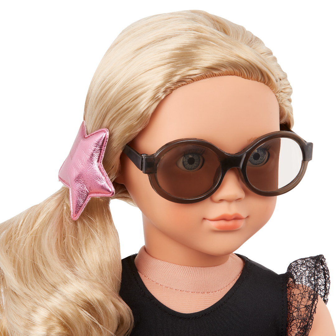 Stella - Fashion Starter Gift Set by Our Generation - 46cm Doll with Blonde Hair & Blue Eyes - Doll with 2 Outfits, Styling Book & Accessories - Toys & Gifts for Kids - Gift Set - Our Generation UK